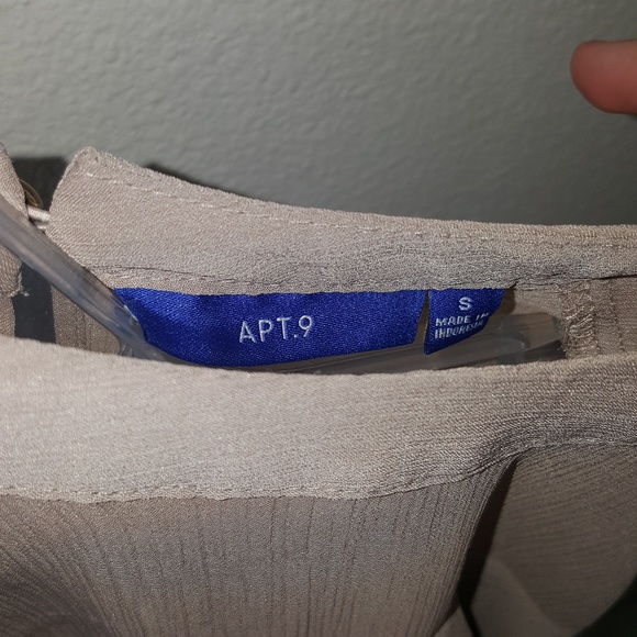 Chic Blouse - Picture 2 of 3